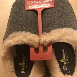 NWT gray heather alpine slippers by Dearfoams. Women’s medium 7-8.